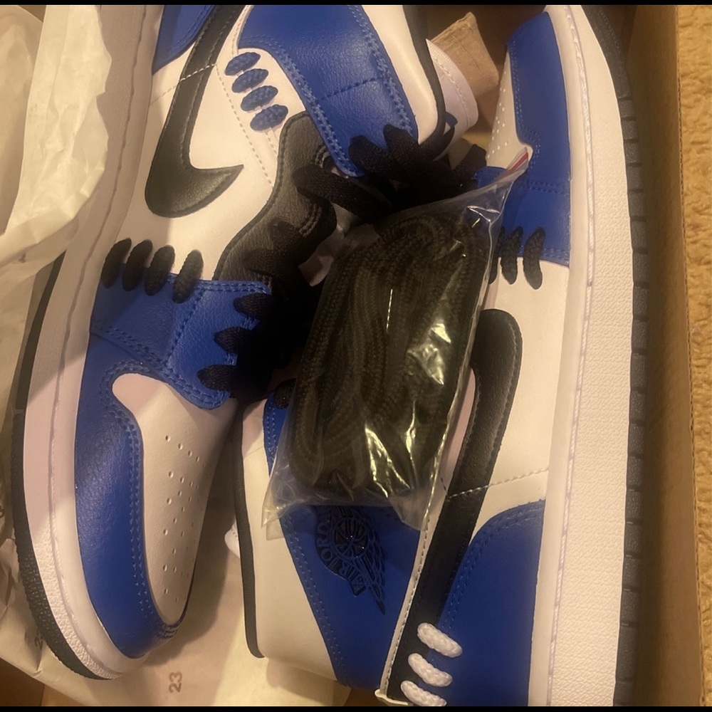 JORDAN 1s 8.5 Women